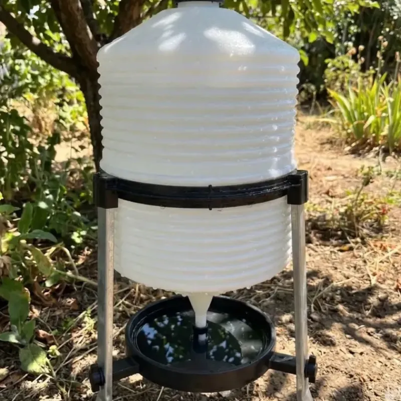 Abreuvoir volaille plastique sur pieds 30 L*River Systems Online