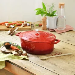 Cocotte en fonte aluminium ovale rouge 5,3 L*Pradel France