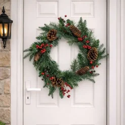 Couronne de Noël 45cm avec pommes de pin et baies rouges* Hot
