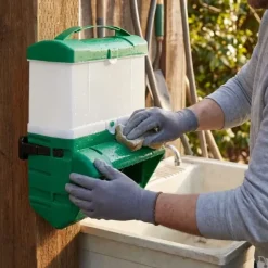 Mangeoire BEC anti-gaspillage 10 Kg fixation grillage et murale* Hot