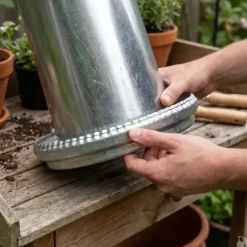 Mangeoires volaille à trémie métal 5kg en lot de 10* Clearance