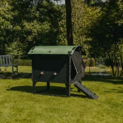 Poulailler sur pieds en plastique recyclé 5 à 9 poules*