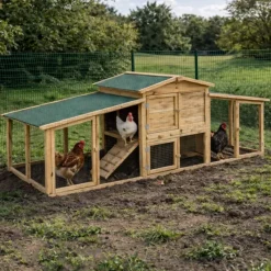 Poulailler Villa Cocotte en Pin Traité - Jusqu'à 4 Poules* Online