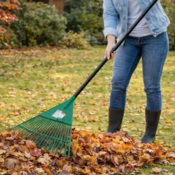 Râteau ramasse-feuilles 22 dents - Tête large 54x42,5 cm - Manche métal 117 cm* Online
